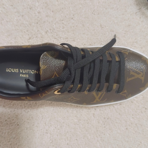 These shoes are new, they are in their box. - Picture 3 of 8